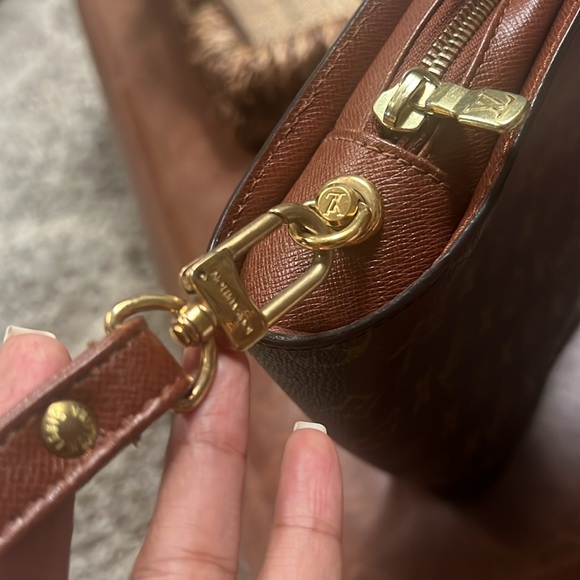 Vintage Louis Vuitton zippered wristlet clutch - Picture 11 of 16